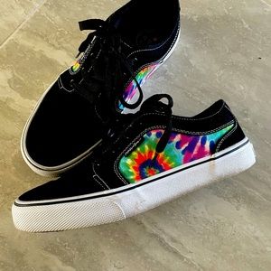 SIZE 9.5 MAUI & SONS MEN’S CASUALS SHOES